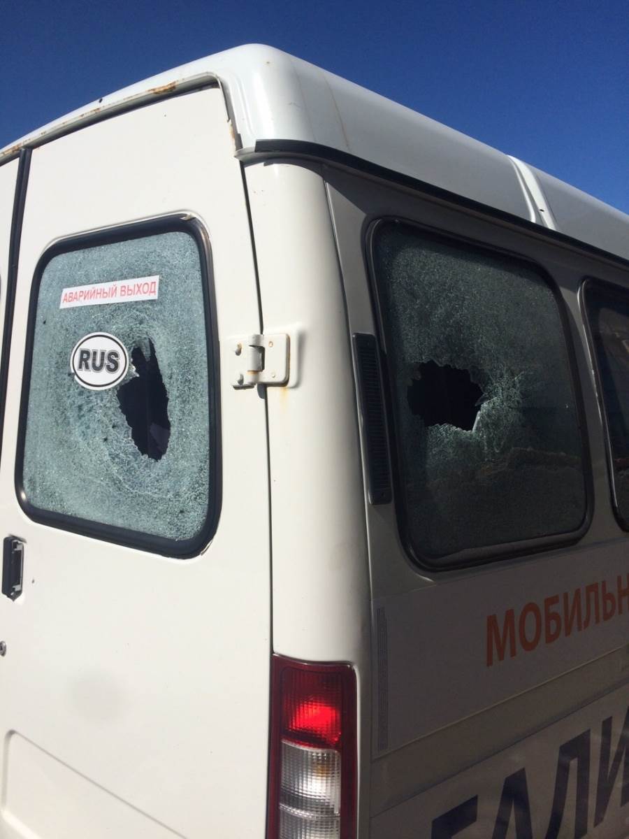 Два автомобиля марки «Газель» расстреляли из травматики в Академгородке