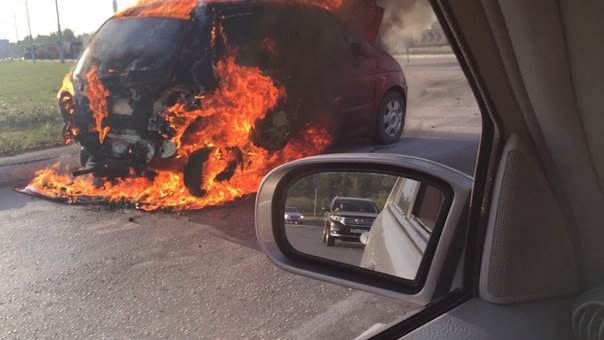 В Жеребцово автомобиль утонул, а в Оби — сгорел