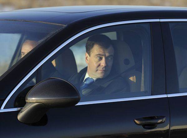 Дмитрий Медведев везет в столицу Сибири серьезные пробки