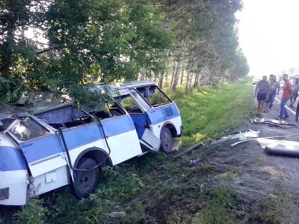 Под Бердском разбился автобус с дежурной сменой ОАО «Кристалл»
