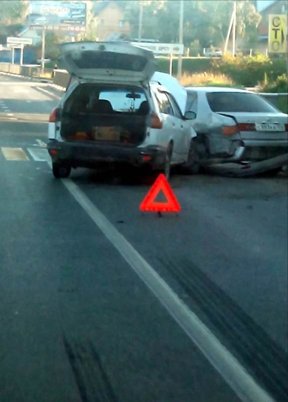 ФОТОФАКТ: ДТП у пешеходного перехода, вызвавшее пробку на трассе М-52 в Бердске
