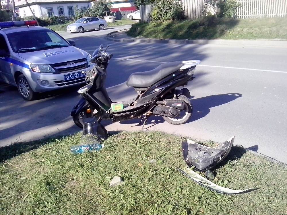 16-летний скутерист пострадал, наехав на авто в Бердске