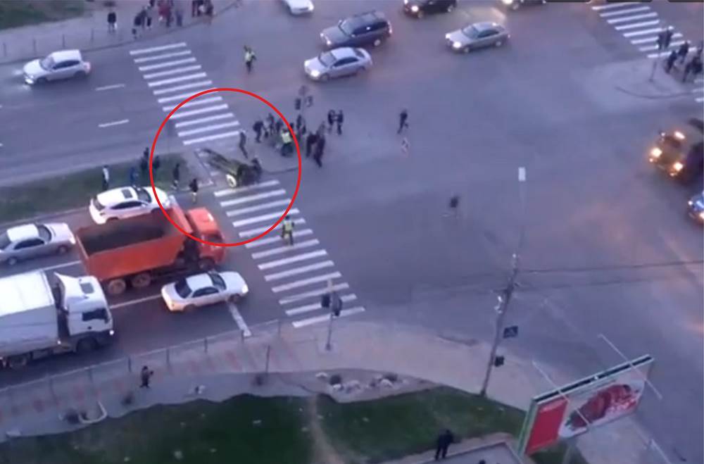 ВИДЕОФАКТ: Пушка прокатилась по дороге в Новосибирске