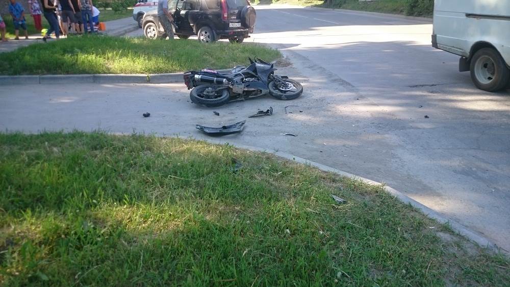В Бердске на ул. Рогачева разбился мотоциклист