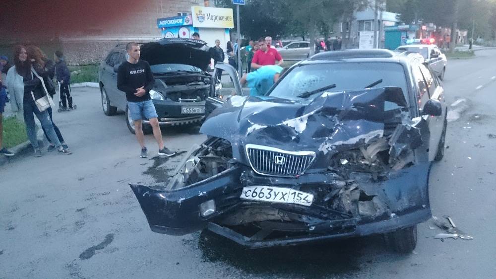 Как сломал подколенник водитель «Хонды» в ДТП с «Лексусом» в Бердске