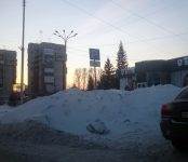…А вдоль зауженной Ленина – парковки для инвалидов мёртвые стоят