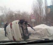 Водитель Acura перевернул свой автомобиль в Академгородке