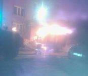 В Бердске огнём повреждены три автомобиля