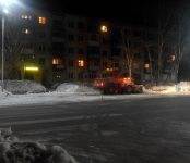 Коммунальщики освободили от снежных завалов парковки в центре Бердска