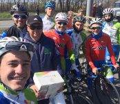 Бердские велогонщики соревновались в Омске в память о заслуженном тренере