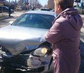 В тройном ДТП на перекрёстке в Бердске пострадала водитель «Ниссан Примера»