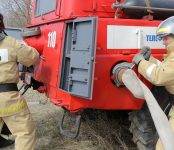 В Бердске загорелся гараж с грузовым «Уралом»
