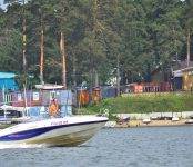 Владельцам катеров в Бердске запретили заплывать ближе 50 метров от берега