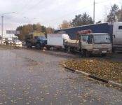 Три грузовика устроили «паровозик» на бердском участке трассы М-52