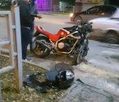 Жёсткое столкновение мотоцикла и легковушки в Бердске обошлось без пострадавших
