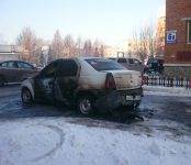 «Рено Логан» сгорел сегодня в Бердске в результате поджога