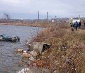 Достали тело утонувшей в озере автомобилистки спасатели Бердска