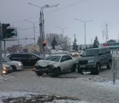 УАЗ-Патриот уничтожил «Тойоту» на перекрёстке в Бердске 