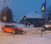 Девушка на «Тойоте» проехала на красный и попала в больницу в Бердске