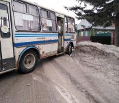 Автобус №1 бердского ПАТП сошёл с маршрута после столкновения с «Тойотой»