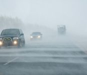 В МЧС предупредили автолюбителей о метели и усилении ветра