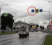 Фотофакт: Указания дорожных знаков на аварийно-опасном перекрёстке в Бердске противоречат друг другу 