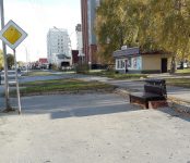 Неизвестный «меценат» обустроил остановку общественного транспорта в Бердске