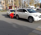 Автоледи с ребёнком на «Тойоте» догнала мужчину на «Хонде» в Бердске 