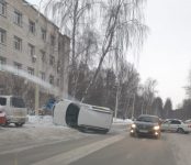 Водитель такси перевернул авто в Академгородке