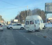 Междугородняя маршрутка из Бердска попала в ДТП на трассе