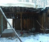 В Бердске на улице Энергетической сгорел бесхозный деревянный гараж