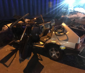 Три человека погибли в столкновении легковушки и грузовика в Новосибирске