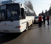 Автоледи на «Хонде» наехала на автобус №6 в центре Бердска