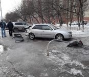 Изуродовал два автомобиля очередной «лунатик» на «Мицубиси Лансер» в Бердске