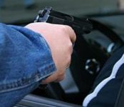 Полицейские Бердска задержали зэка, напавшего с пистолетом на таксиста