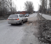 По «дырявой» дороге в Бердске вынужден курсировать общественный транспорт