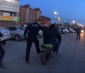 В Бердске в День Победы полицейские задержали пьяного мотоциклиста