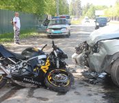 30-летний байкер разбился у «Розы ветров» в Бердске