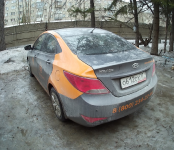 Протыкают колёса «Делимобилям» на улице Попова в Бердске