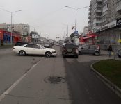 «Марк II», точнее его водитель, устроил тройное ДТП на главной улице Бердска