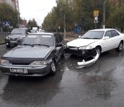 Toyota Gracia vs Lada Samara на аварийно-опасном перекрёстке в Бердске