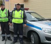 Экипаж ДПС ГИБДД региона изъял наркотики у водителя авто в Новосибирске