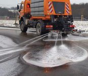 Песко-соляной смесью засыпят скользкие дороги в Бердске