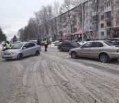 Две «Тойоты» не разъехались на широкой главной улице Бердска