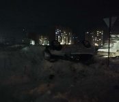 В новогоднюю ночь в Бердске перевернулся автомобиль