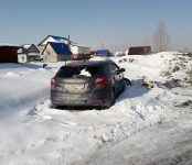 Ford после аварии стоит пару дней на конечной остановке в Бердске