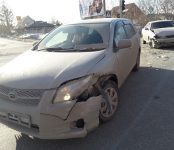 Две «Тойоты» под управлением девушек не разъехались на перекрёстке в Бердске