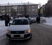 Порезало стеклом голову пассажирке такси при аварии в Бердске