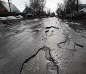 176 тысяч рублей за повреждённые на дороге колёса автомобиля заплатит УЖКХ Бердска автовладельцу