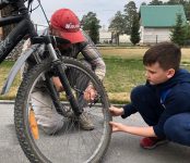 ГИБДД региона напоминает в условиях самоизоляции правила поведения на дорогах для маленьких велосипедистов их родителям